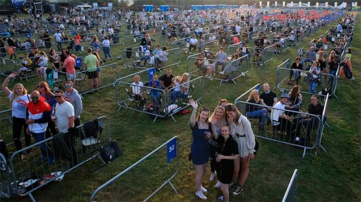 Autorizan eventos culturales al aire libre de hasta 100 personas en Buenos Aires