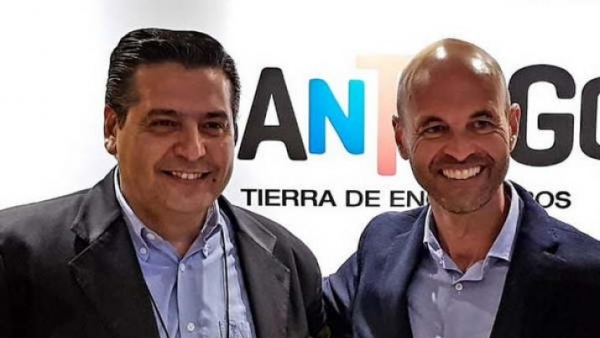 Dietrich visitó el stand de Santiago en la Feria Internacional de Turismo