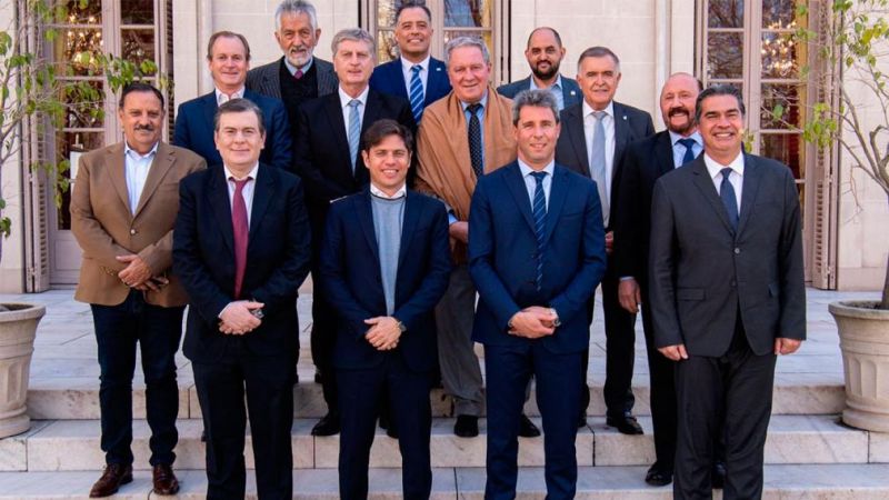 Zamora y los gobernadores presentes en La Plata, pidieron tarifas equitativas y que no se corte la obra pública