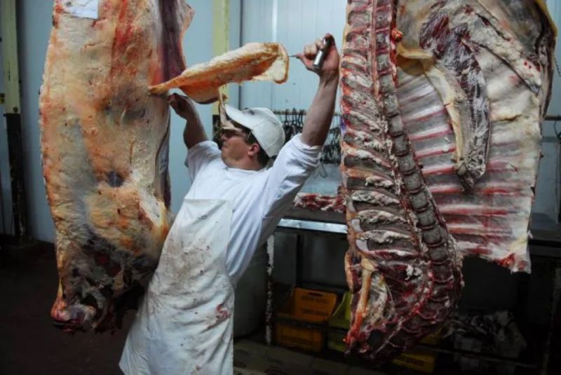 Gobierno avanza con un acuerdo para tener cortes de carne a precios accesibles
