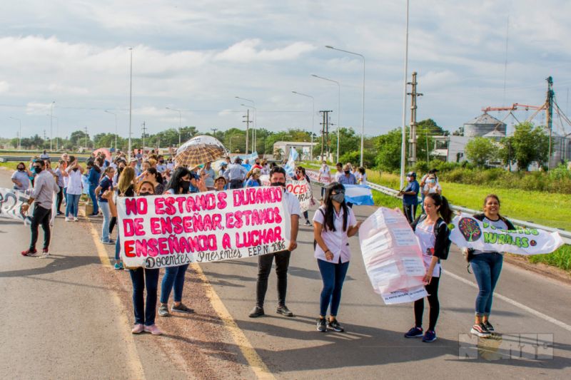 Docentes de Pampa del Infierno cortaron la Ruta Nacional 16