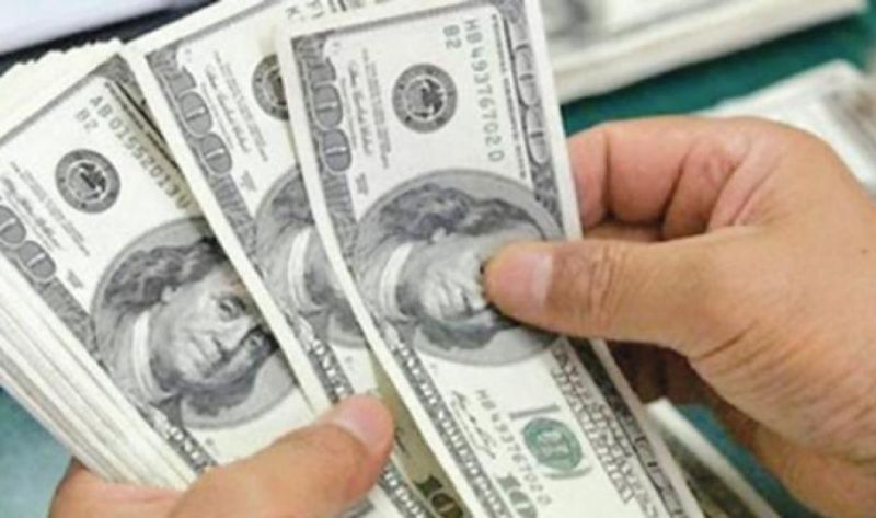 El dólar blue sube a $145 y alcanza un nuevo récord en el inicio de las restricciones