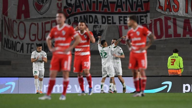 River sufrió otro duro golpe ante Banfield y se aleja de la lucha por el título
