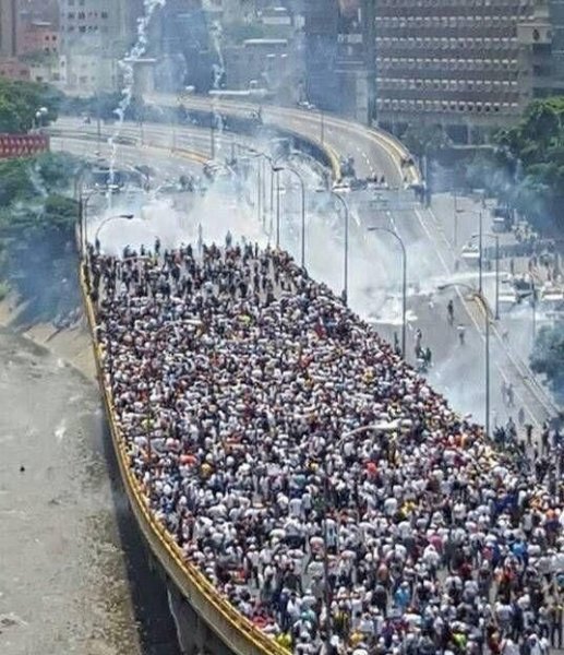Las imágenes que recorren el mundo de la crisis en Venezuela