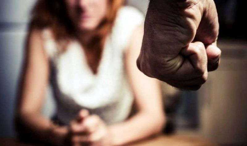 Llegó a su casa luego de estar ausente todo el fin de semana y golpeó a su concubina porque le reclamó