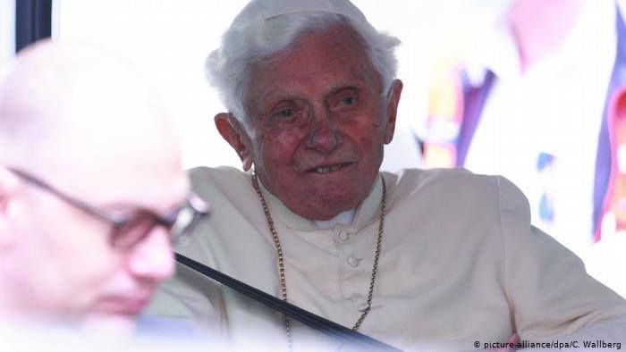 El Vaticano comunicó que Benedicto XVI está gravemente enfermo