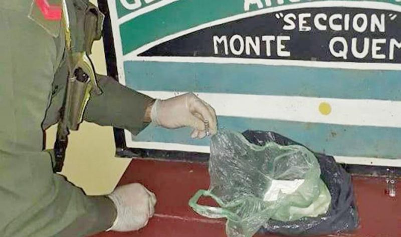 Transportaban cocaína y fueron detenidos junto con el “comprador”