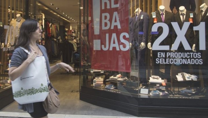 El consumo cayó y acumula nueve meses de retroceso