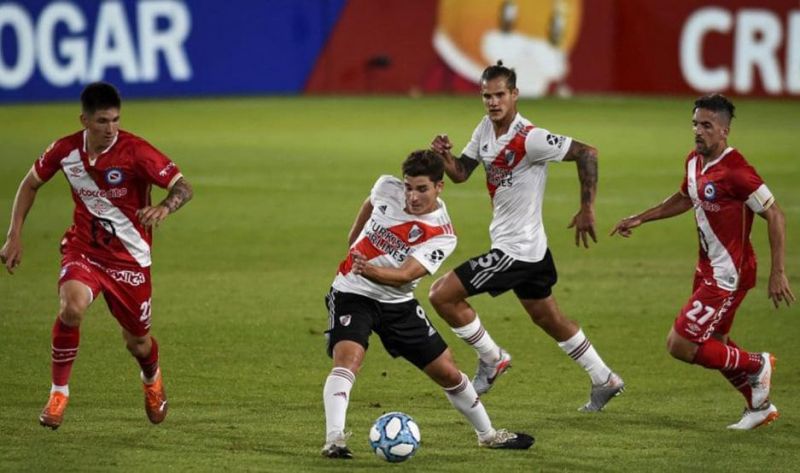 River y Argentinos igualaron en un entretenido partido