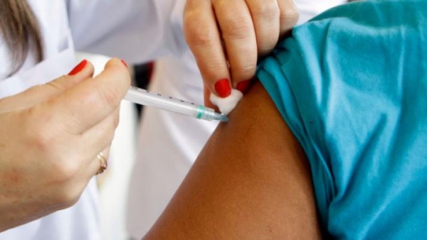 Analizan retirar del calendario la vacuna contra la meningitis