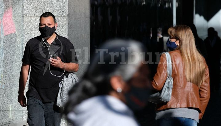 Fuerte polémica por el "no uso del barbijo obligatorio" en el país