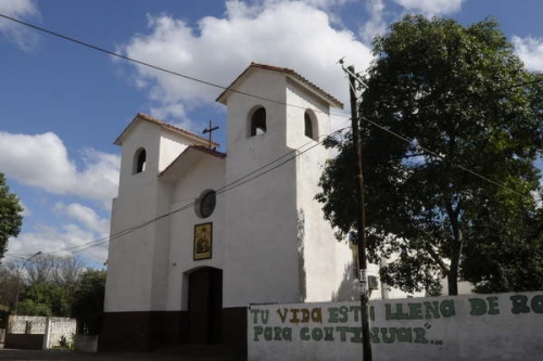 Proveyó los nombres de profesores y sacerdotes