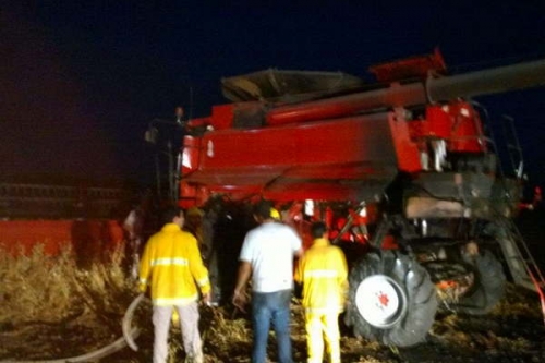 Ardió una máquina cosechadora en pleno trabajo