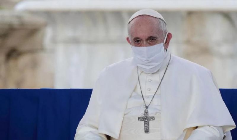 Francisco se recupera y ya camina tras la operación en Roma