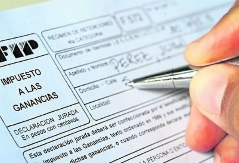 Desde Economía afirman que elevarán el piso de Ganancias y eximirán al aguinaldo