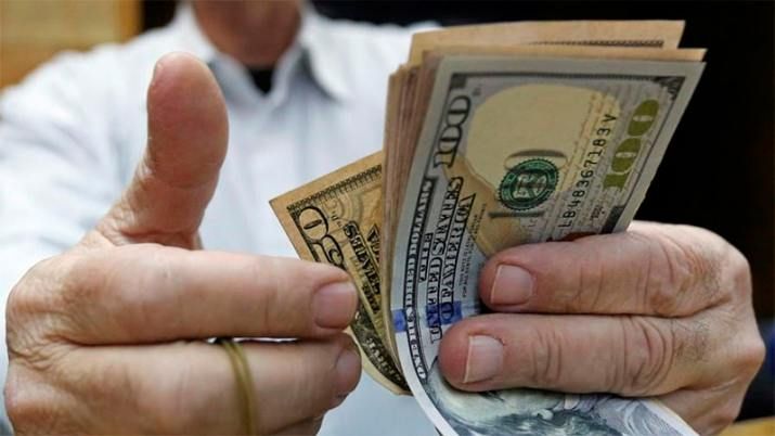 El dólar blue se despertó y saltó 3 pesos en el cierre de la semana