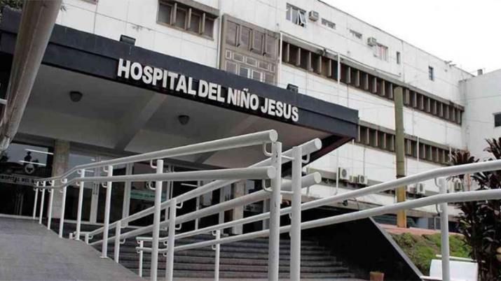 Una nena de 3 años lucha por su vida en Tucumán: detuvieron a sus tíos