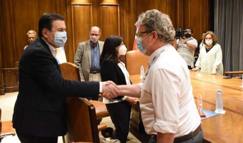 El gobernador recibió autoridades del Segundo Congreso Internacional de Redes y Comunicación