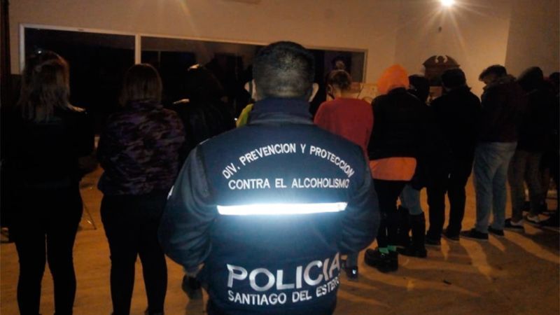 Detienen a 16 personas en fiesta clandestina con drogas y alcohol en un barrio privado