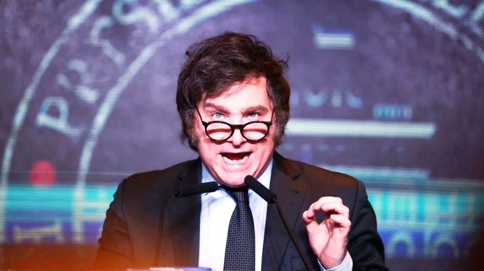 La imagen de Milei cae "en picada" según dos importantes encuestadoras