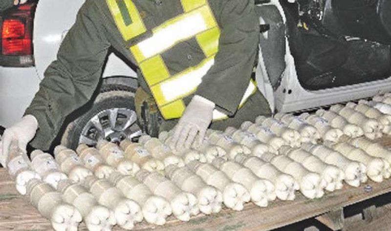 Peruanos quedaron presos por llevar más de 26 kg de “chorizos” de cocaína pura