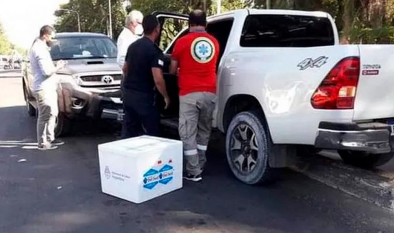 El ministro de Salud de Corrientes trasladaba un lote de vacunas contra el Covid, se descompensó y chocó