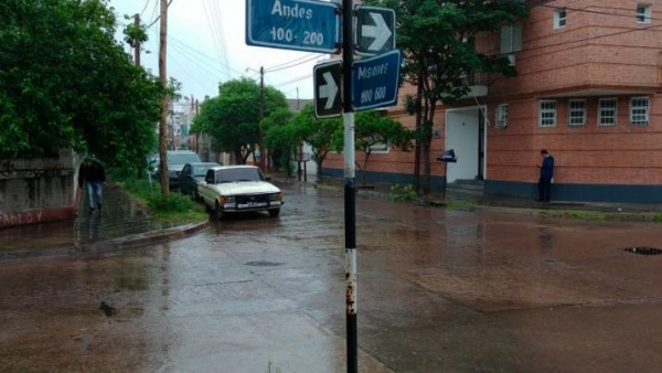 La lluvia trajo alivio al intenso calor que azotó Santiago