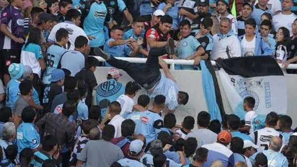 El hincha de Belgrano que cayó desde la tribuna tiene muerte cerebral