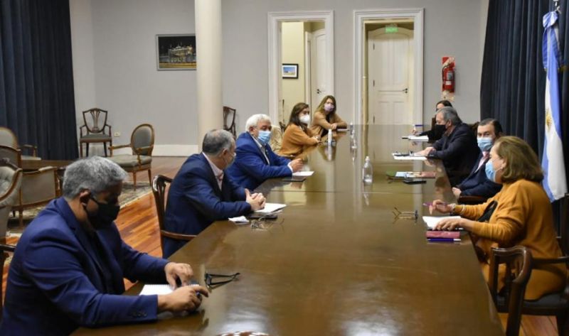El COE advirtió que la ocupación de camas UTI se mantiene en el 90% en Santiago