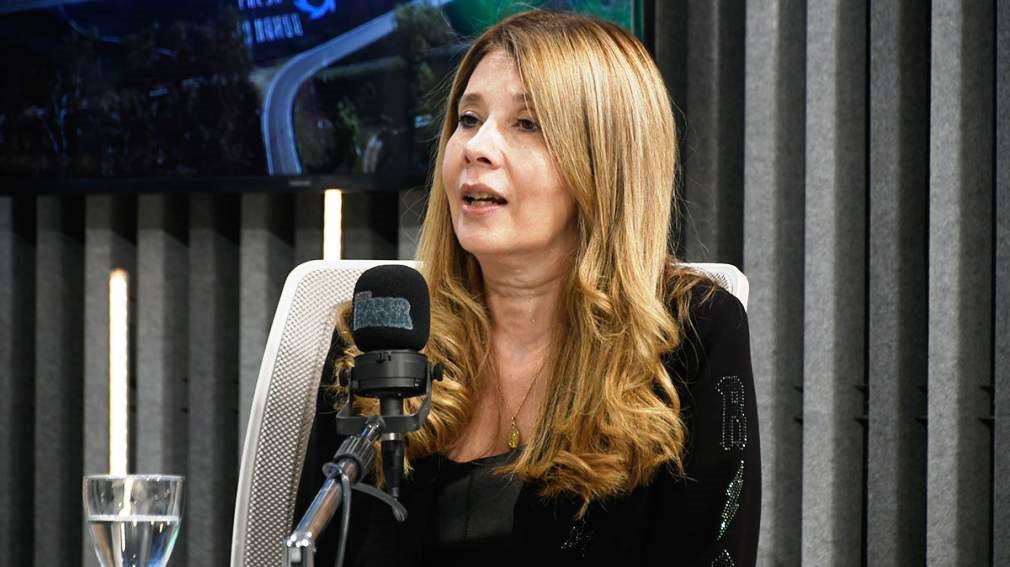 "El Gobernador es imparable, pone toda su energía y a veces se excede, pero está bien"