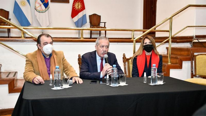El Gobierno anunció el pago de un bono de 20 mil pesos para beneficiarios de planes y tarjetas sociales provinciales