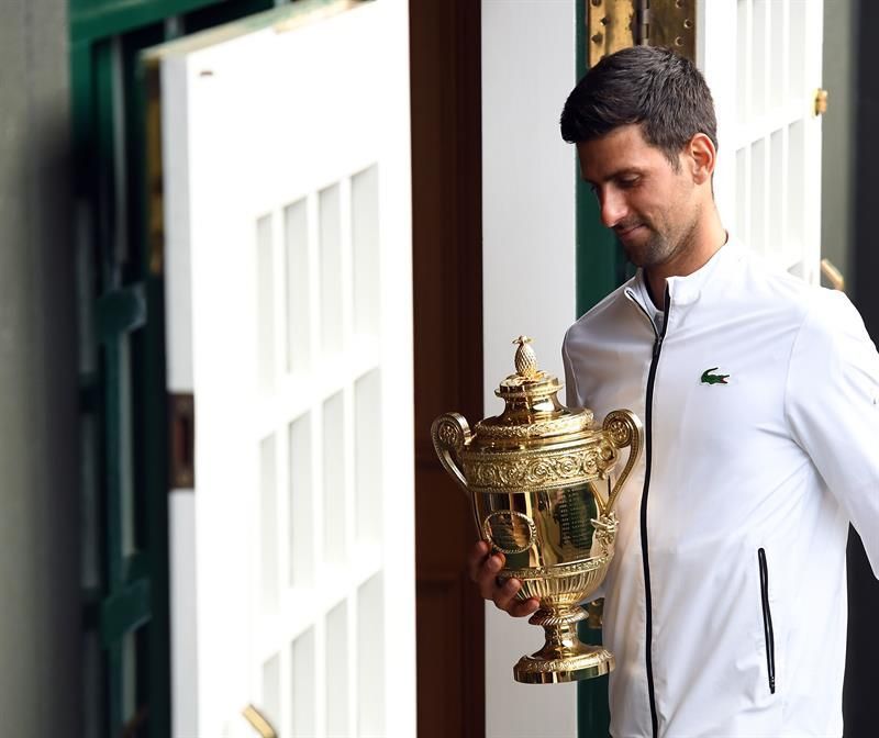 Novak Djokovic venció a Roger Federer en la final más larga de la historia de Wimbledon