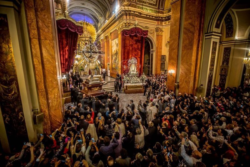 Una multitud acompañó la entronización de los patronos en Salta