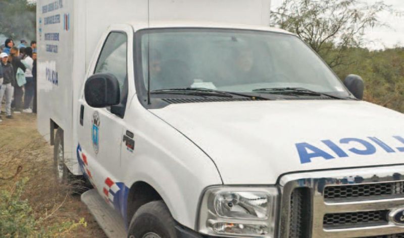 Despiertan y encuentran muerto a su amigo fuera de la casa, en Quimilí