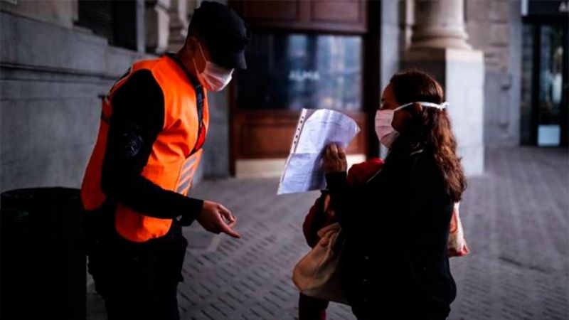 Argentina registró 22.651 nuevos casos y 417 muertos por coronavirus, tras el primer fin de semana de confinamiento