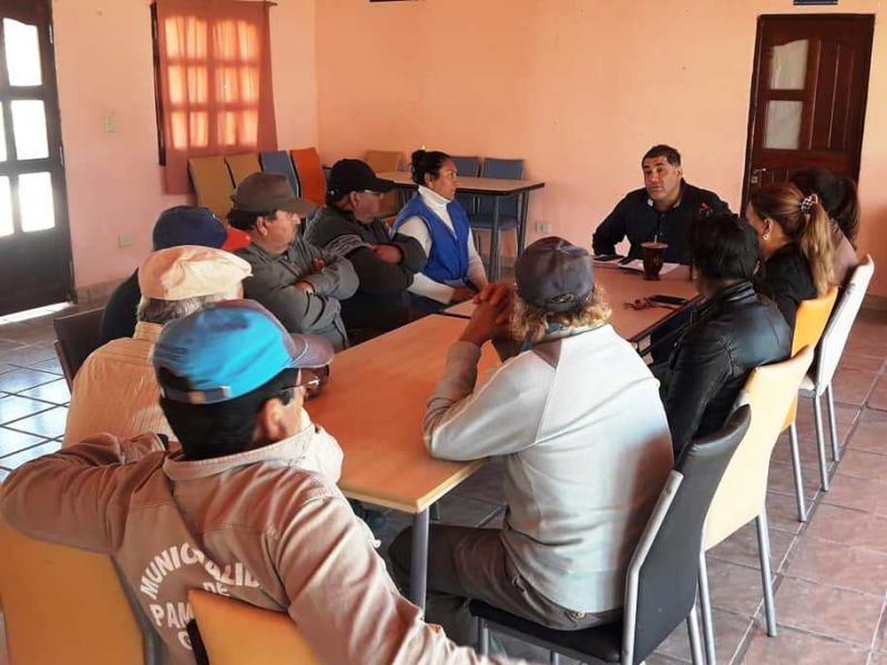 El Intendente Cesar Andrada se reunió con diferentes áreas de la comuna.