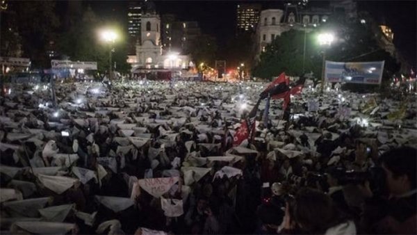 El Gobierno promulgó la ley que limita el 2x1 en casos de lesa humanidad