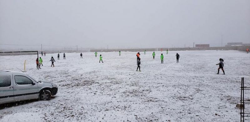 Histórico encuentro femenino de fútbol jugado bajo la nieve en Jujuy
