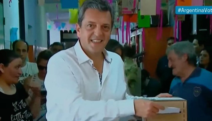 ELECCIONES 2023. Sergio Massa votó y destacó la elección como la "consolidación de 40 años de democracia"