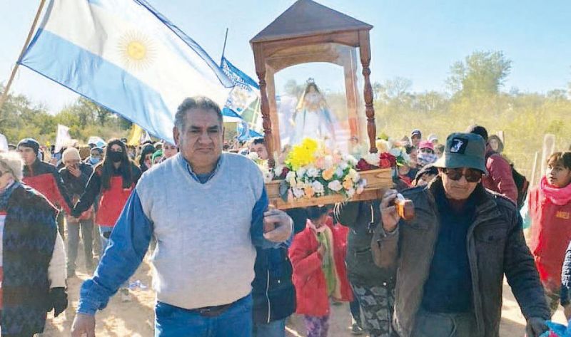 Más de 3.000 almas prodigan su fe a la Virgen del Carballo