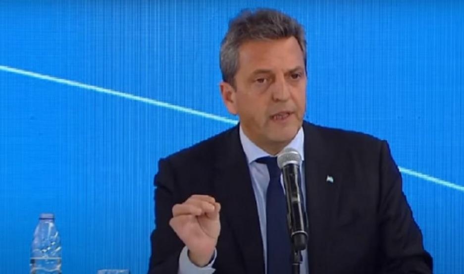 Massa, junto a Cristina Fernández, inauguraron un nuevo simulador de vuelo en Ezeiza