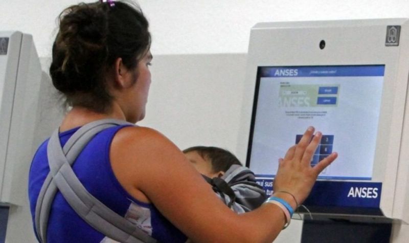 Confirman un bono de fin de año para beneficiarios del plan Potenciar Trabajo y un plus para la AUH