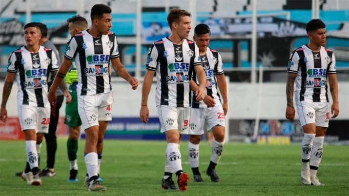 Central Córdoba mereció más pero cayó ante un Vélez que golpeó dos veces