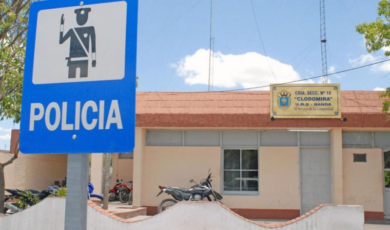 Gritos, pugilato y destrozos en FM de Clodomira entre un cantante "Hechicero" y un locutor