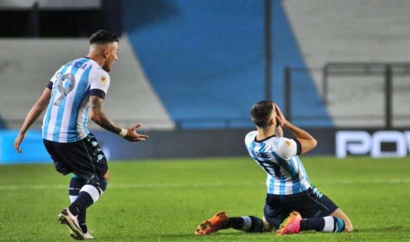 Racing le ganó a Sarmiento en Avellaneda y es líder