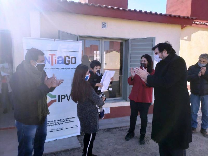 Entrega parcial de las viviendas del Grupo habitacional “René Favaloro”