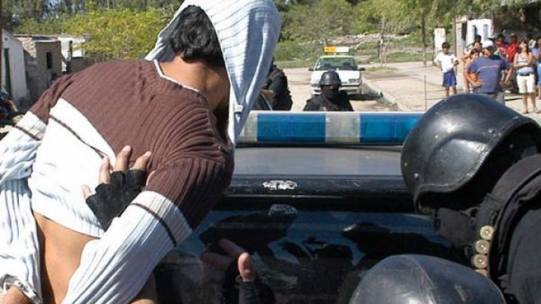 Hincha hirió a policía de un botellazo y devino en batahola