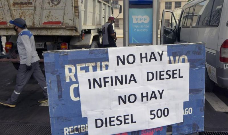 Se profundiza la falta de gasoil y los transportistas de carga podrían parar