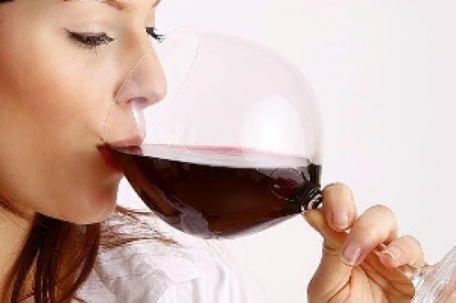 ESTUDIO CIENTÍFICO. Un vaso de vino tinto es igual a una hora de ejercicio.
