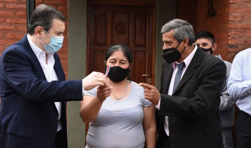 El gobernador Zamora inauguró viviendas sociales, una planta de agua y visitó una escuela